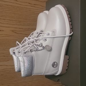 Timberland 6" Heritage Sillver Women's 7 / Girls 5